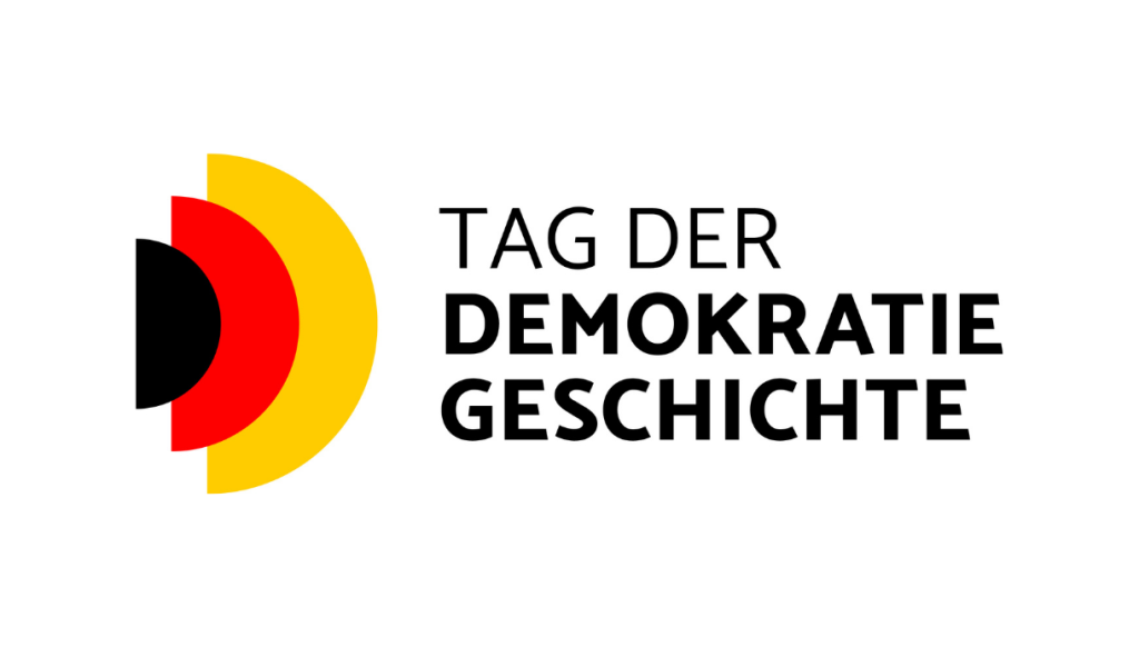 Logo Tag der Demokratiegeschichte. Drei Halbkreise überlappen sich. Sie sind in den Farben schwarz, rot und gold.